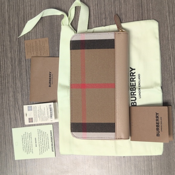 New Burberry Nova Check Beige Long Zip Wallet With Tags - Picture 2 of 7